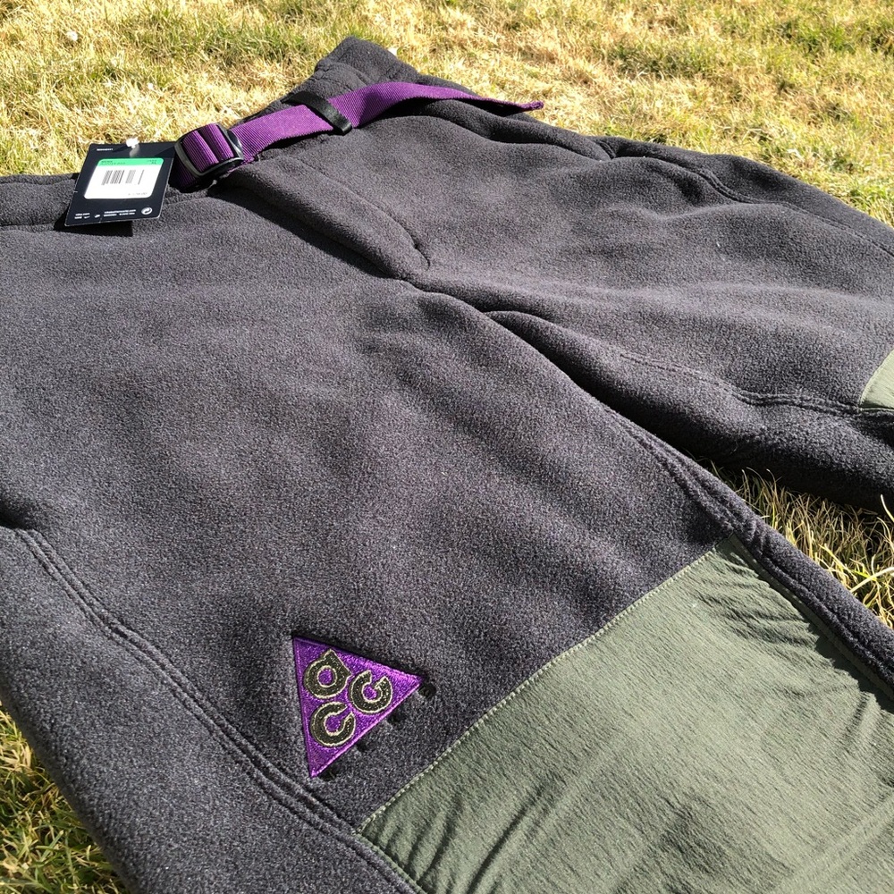 🆕 NIKE ACG SHERPA BLACK AND GREEN FLEECE PANTS